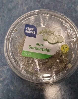 Klarer Gurkensalat